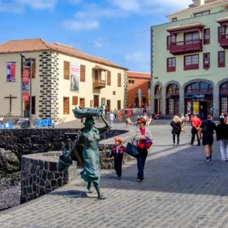 In The Center Of The Old Town. * פוארטו דה לה קרוז